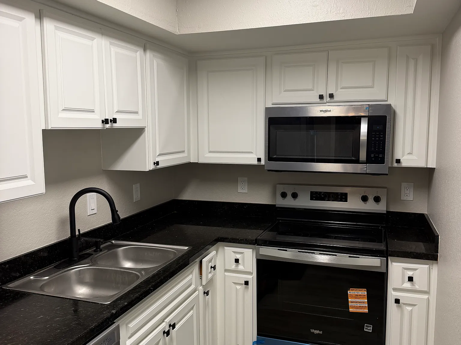 2 bed, 858 sqft, $1,850 — Photo 2