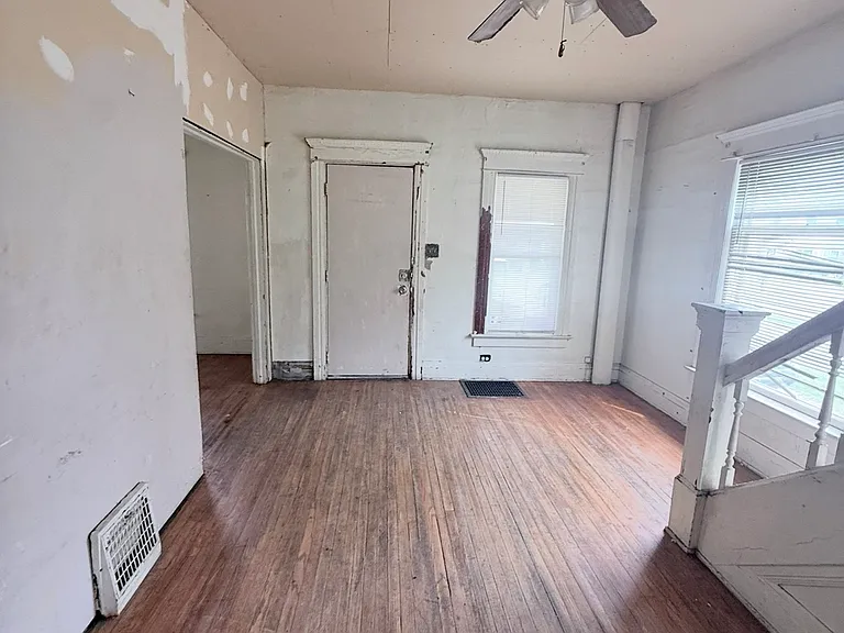 1019 Avenue A — Photo 16
