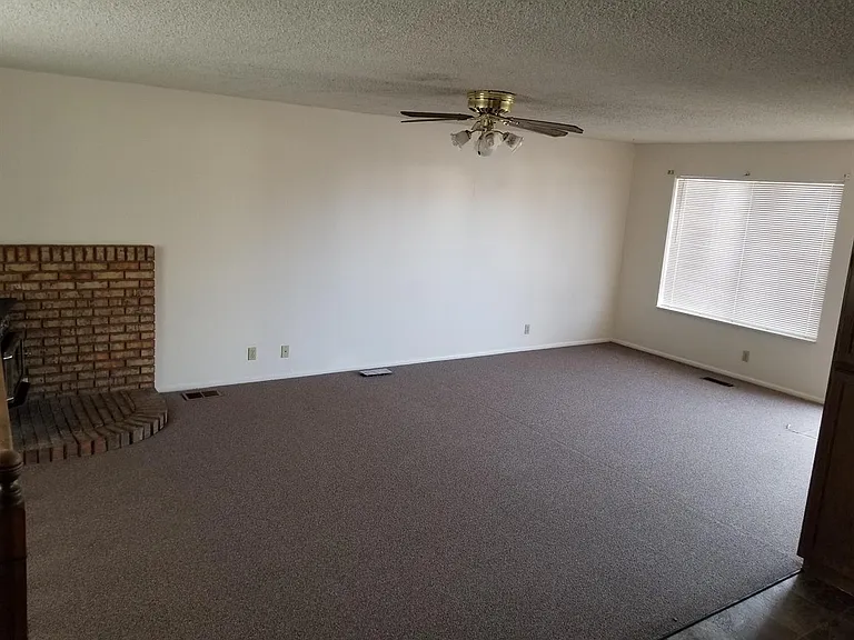 423 N Cedar Blvd — Photo 4