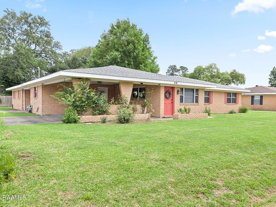 1st image of 216 Begnaud Dr