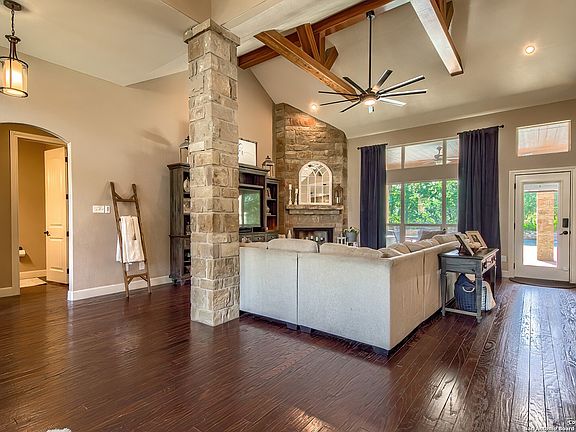 4th image of 172 Woodlands