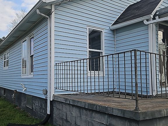 5th image of 740 E Park St