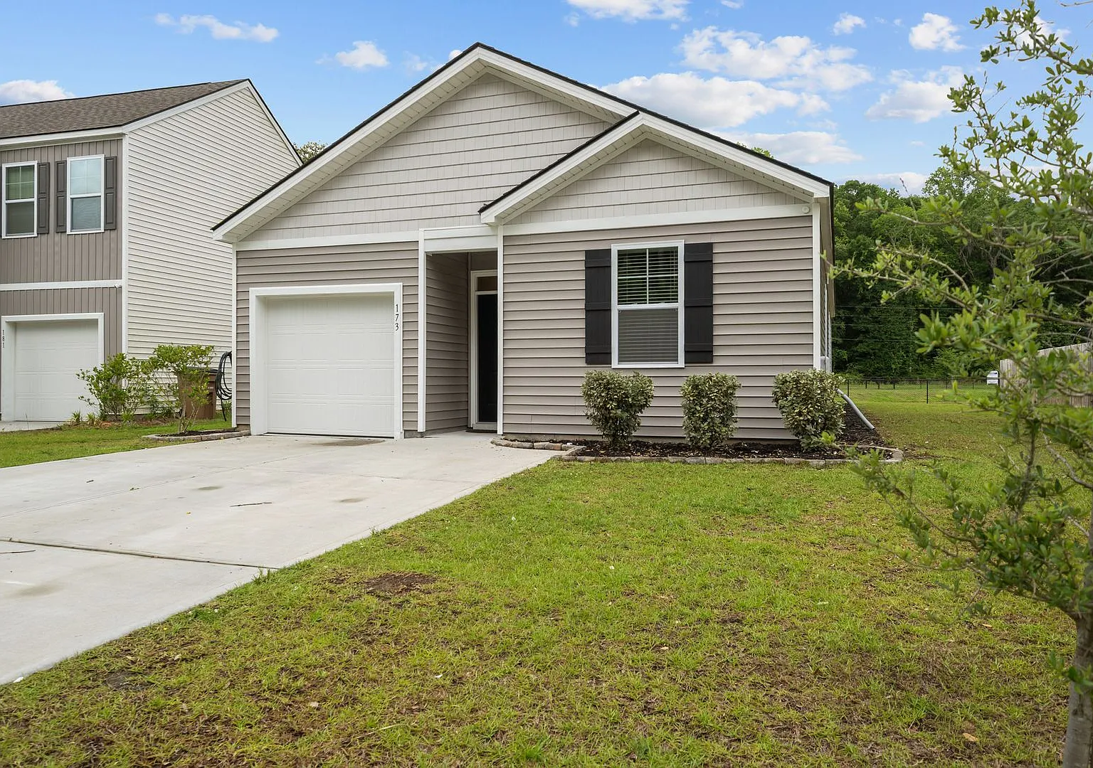 Spacious 4-Bedroom Home Near Fort Stewart with Open Floor Plan & Large Backyard — Photo 3