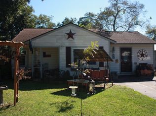 912 Southampton St, Angleton, TX 77515