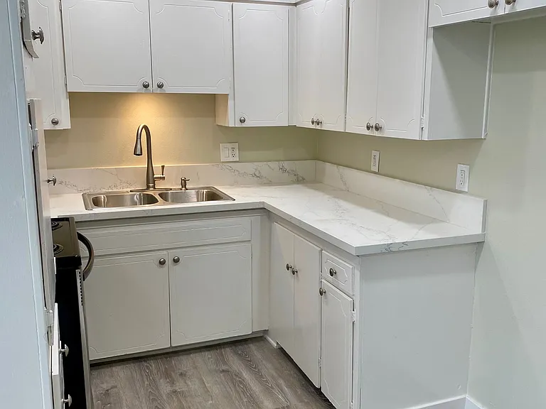 4002 Howard Ave #8 — Photo 2