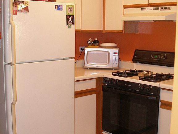 Kitchen w/all appliances