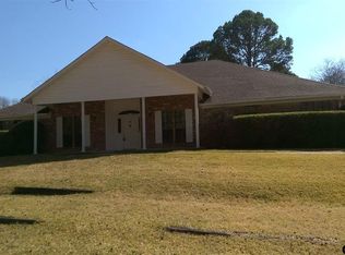 1615 Oak Creek Cir, Tyler, TX 75703