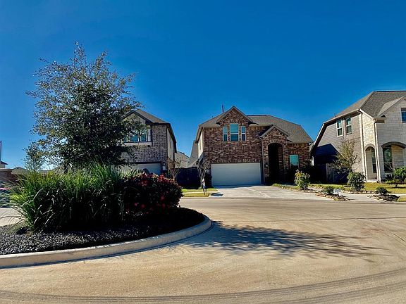 2nd image of 2511 Amethyst Isle Ln
