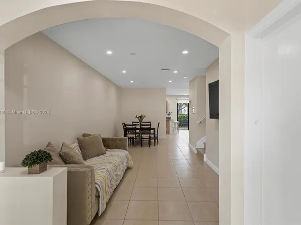 385 NE 194th Ter, Miami, FL 33179