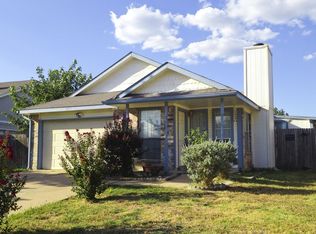 1415 Grovecrest Dr, Arlington, TX 76018