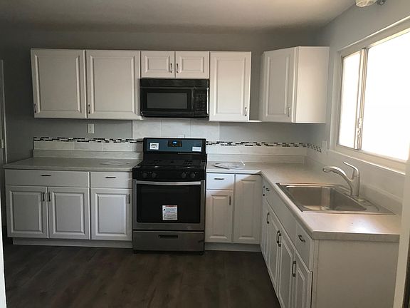 3rd image of 827 W Avenue H7