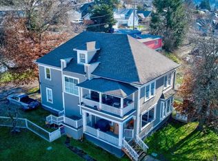 957 SE Stephens St UNIT 1-2-3, Roseburg, OR 97470