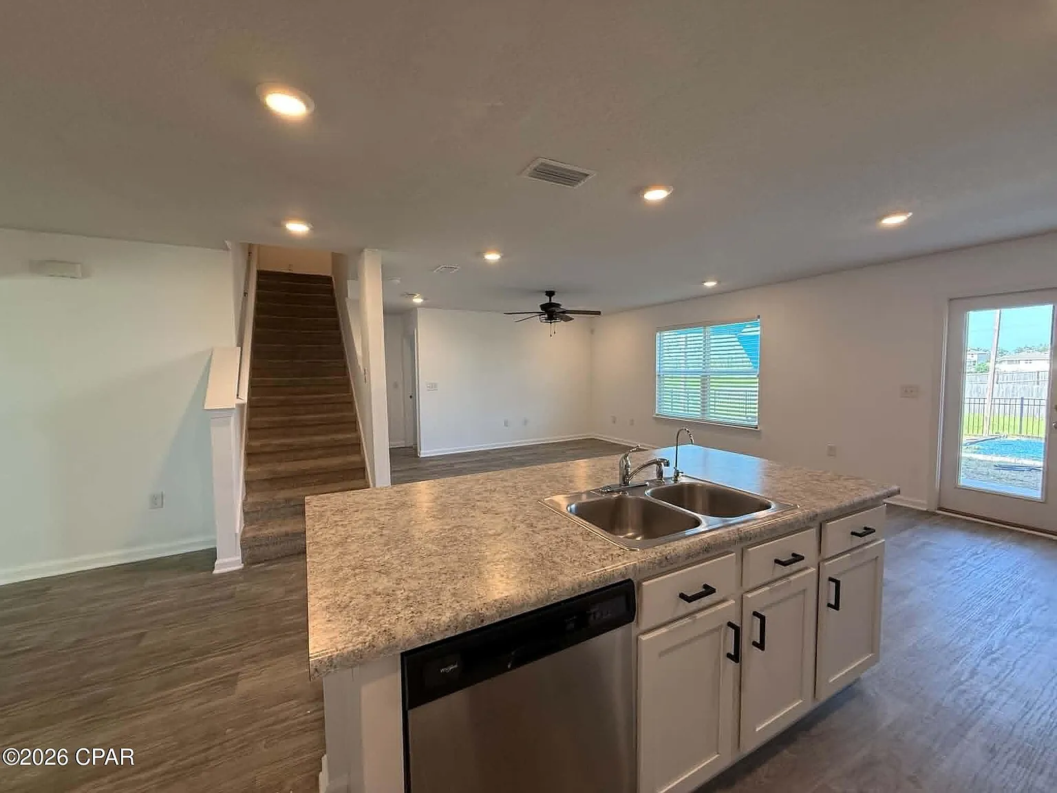 5 bed, 2556 sqft, $2,600 — Photo 3