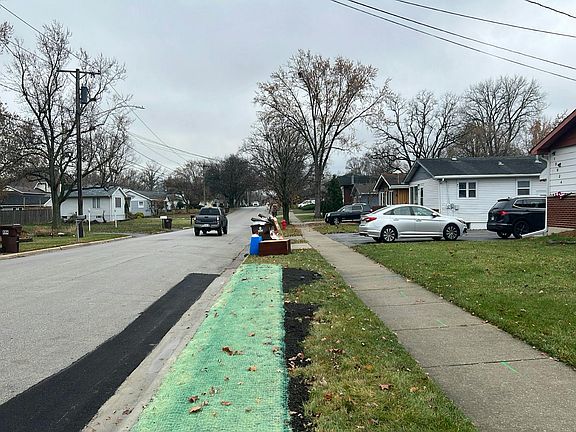 5th image of 15618 Laramie Ave