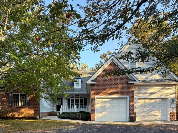 713 Lakeview Pkwy, Locust Grove, VA 22508
