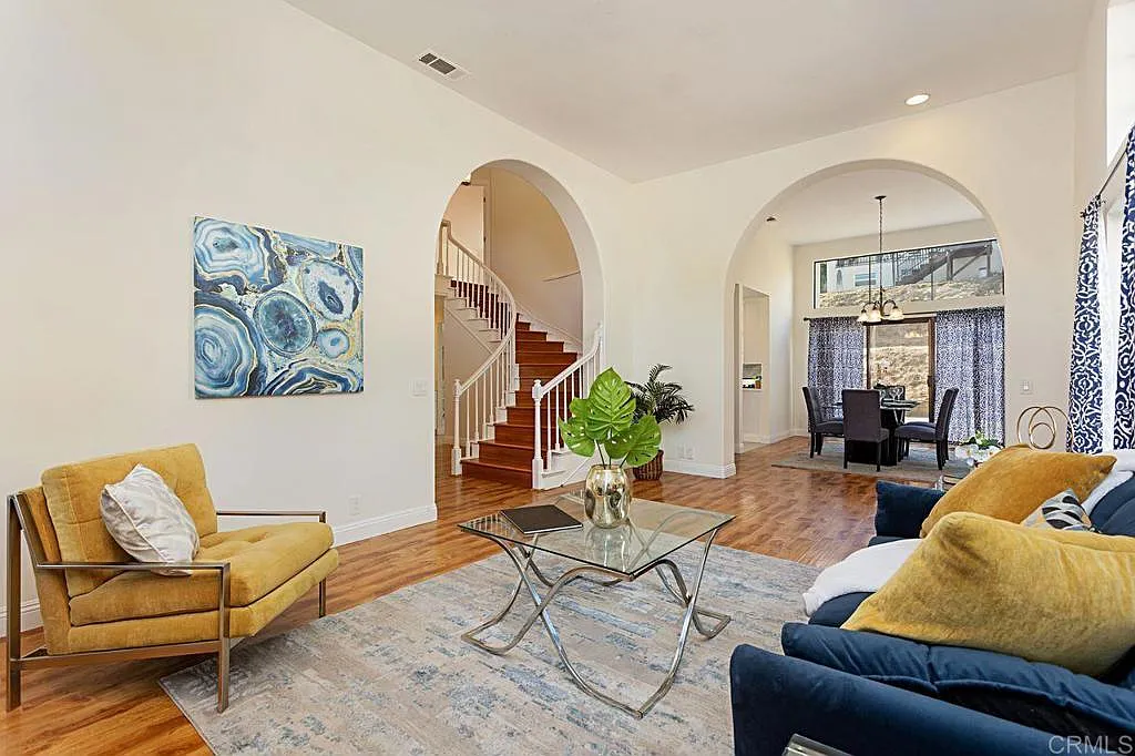 4 bed, 3.5 bath, 4306 sqft, $5,500 — Photo 2