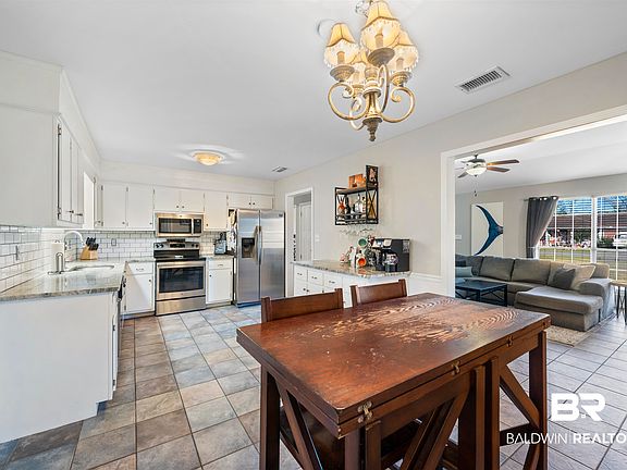 5th image of 41 Magnolia Cir