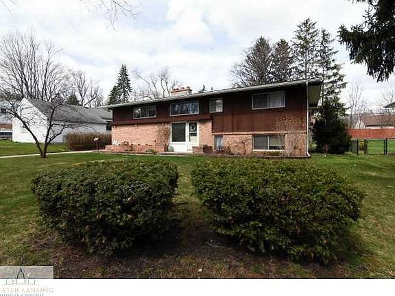 2nd image of 1323 Cedarhill Dr