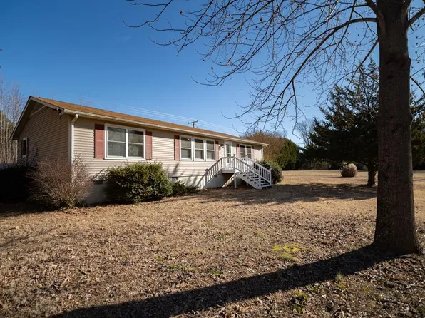 400 Brent Pl, Kilmarnock, VA 22482
