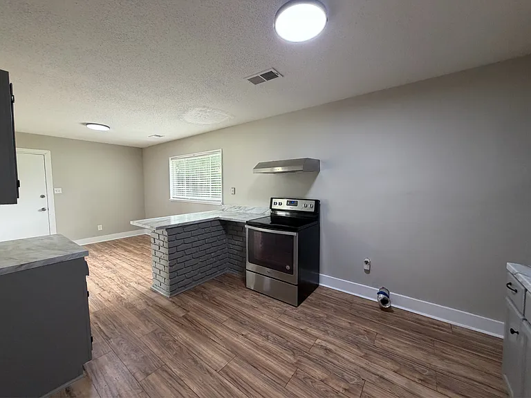 106 Whitney Ave NE — Photo 7