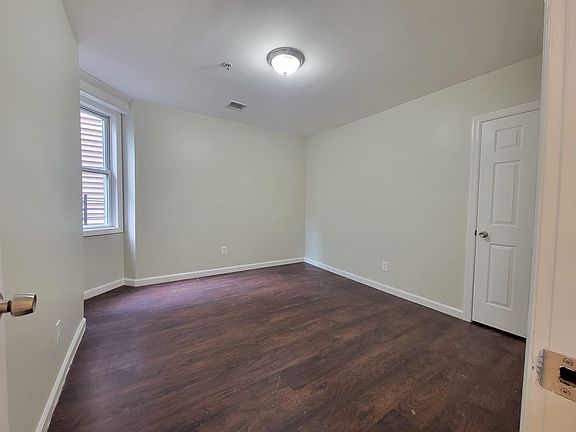 5th image of 96 Eaton Pl #22E
