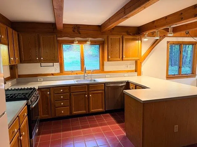 2 bed, 1.0 bath, 937 sqft, $2,300 — Photo 2