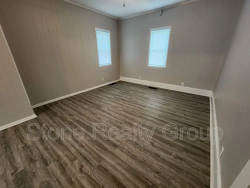 2 bed, 1.0 bath, $1,300 — Photo 4