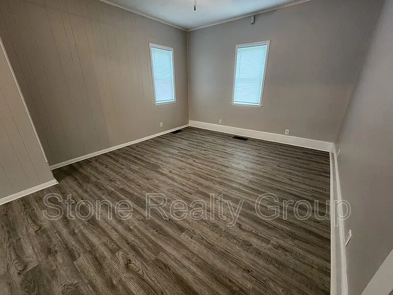 2528 S 8th St — Photo 4
