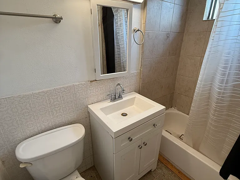 2032 Wilson Ave — Photo 3