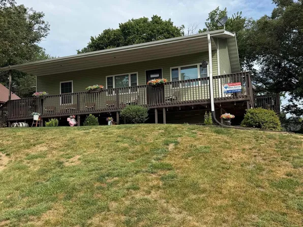 4088 Tracey Dr, Brooklyn, IA 52211