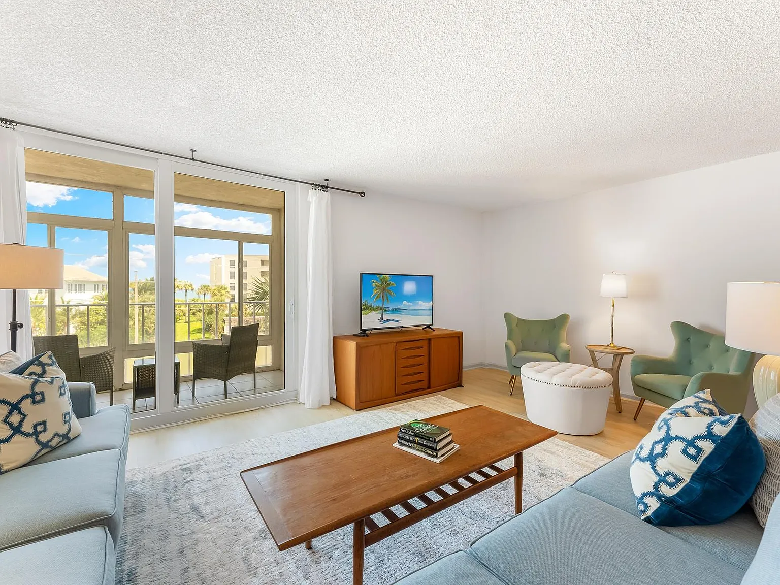 3 bed, 1960 sqft, $4,800 — Photo 4