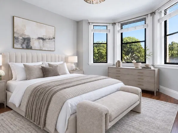 69 Park Dr APT 8, Boston, MA 02215
