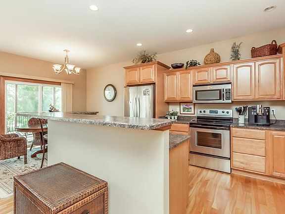 5th image of 270 White Pine Cir