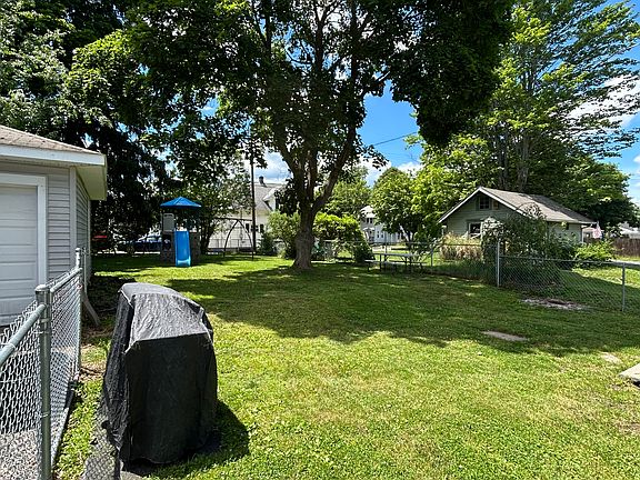 3rd image of 407 N Page Ave