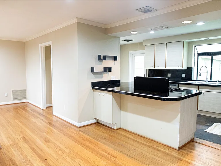 5564 Aspen St — Photo 2