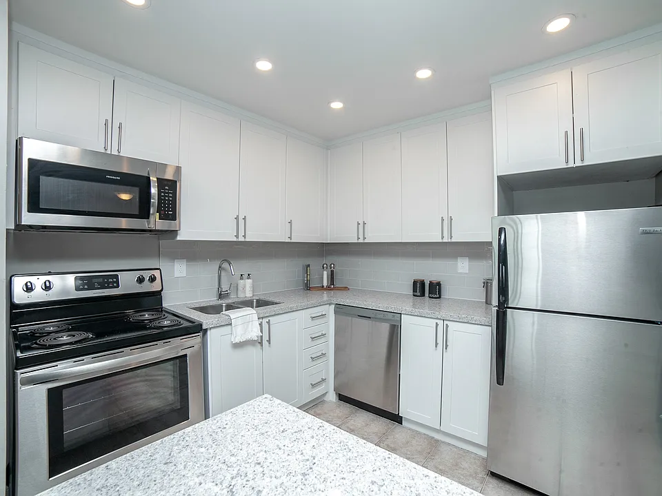 472 6th Ave