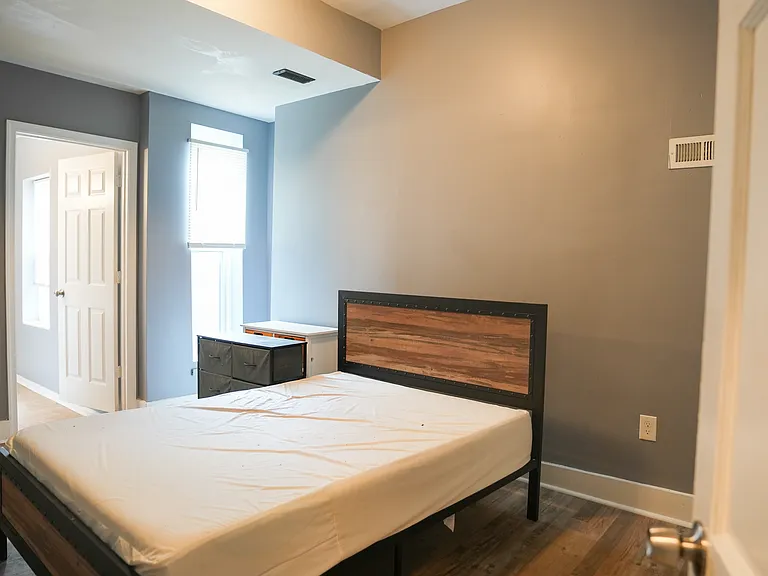 1321 W Lafayette Ave — Photo 13