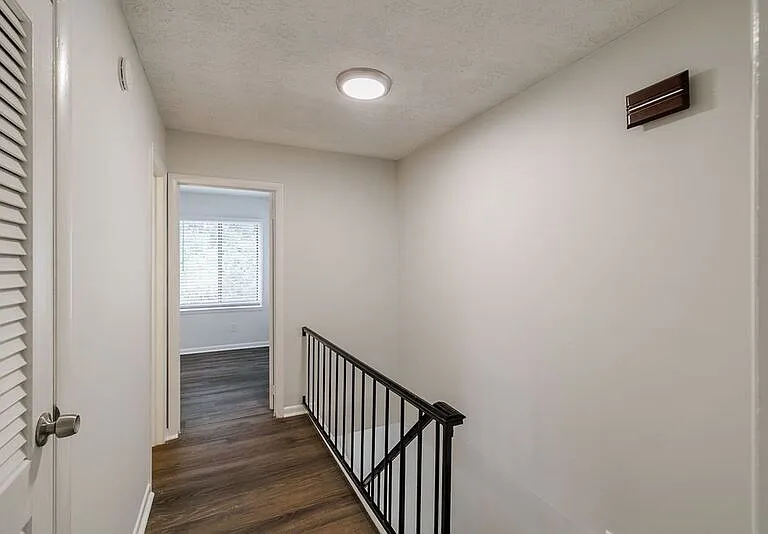 134 Fernbanks Ct — Photo 13
