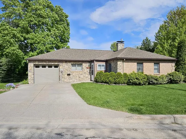 1209 Davitt St, Sault Sainte Marie, MI 49783