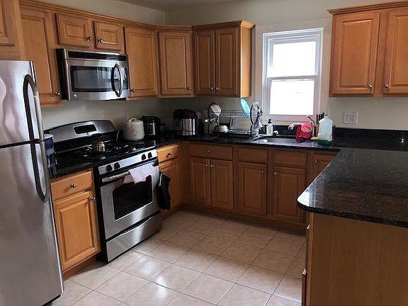 5th image of 32 Bristol St #2