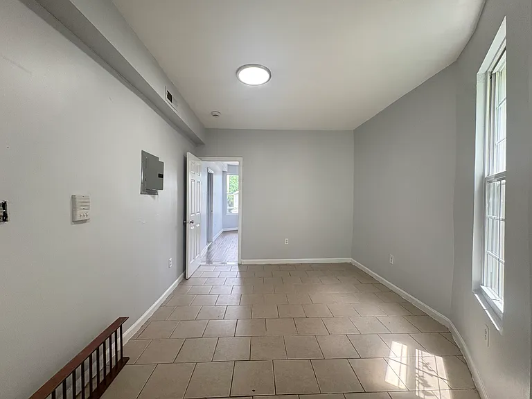 75 Bostwick Ave #2L — Photo 2