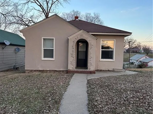 1520 S 7th St, Atchison, KS 66002