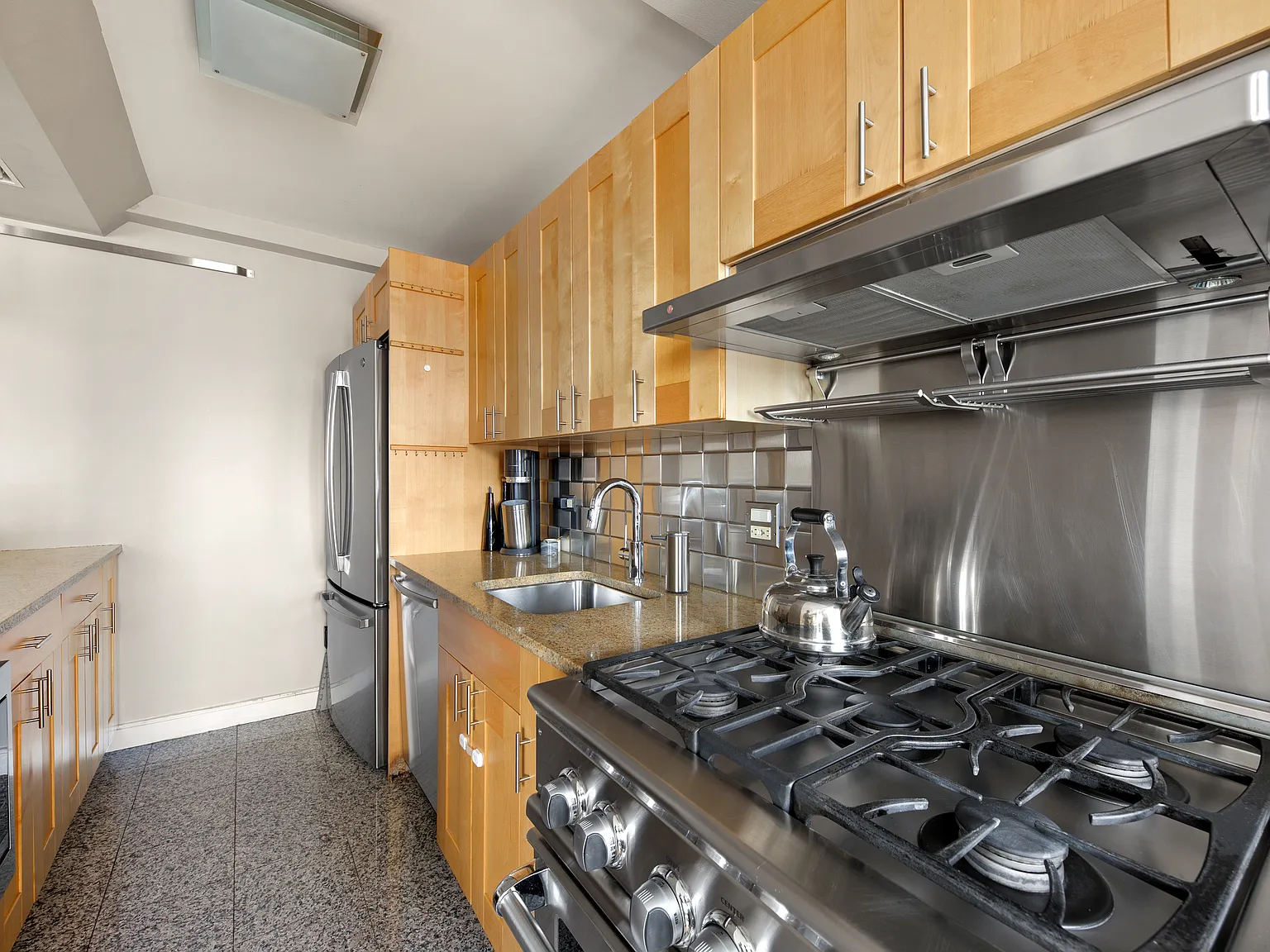 137 East 36th Street — Photo 3