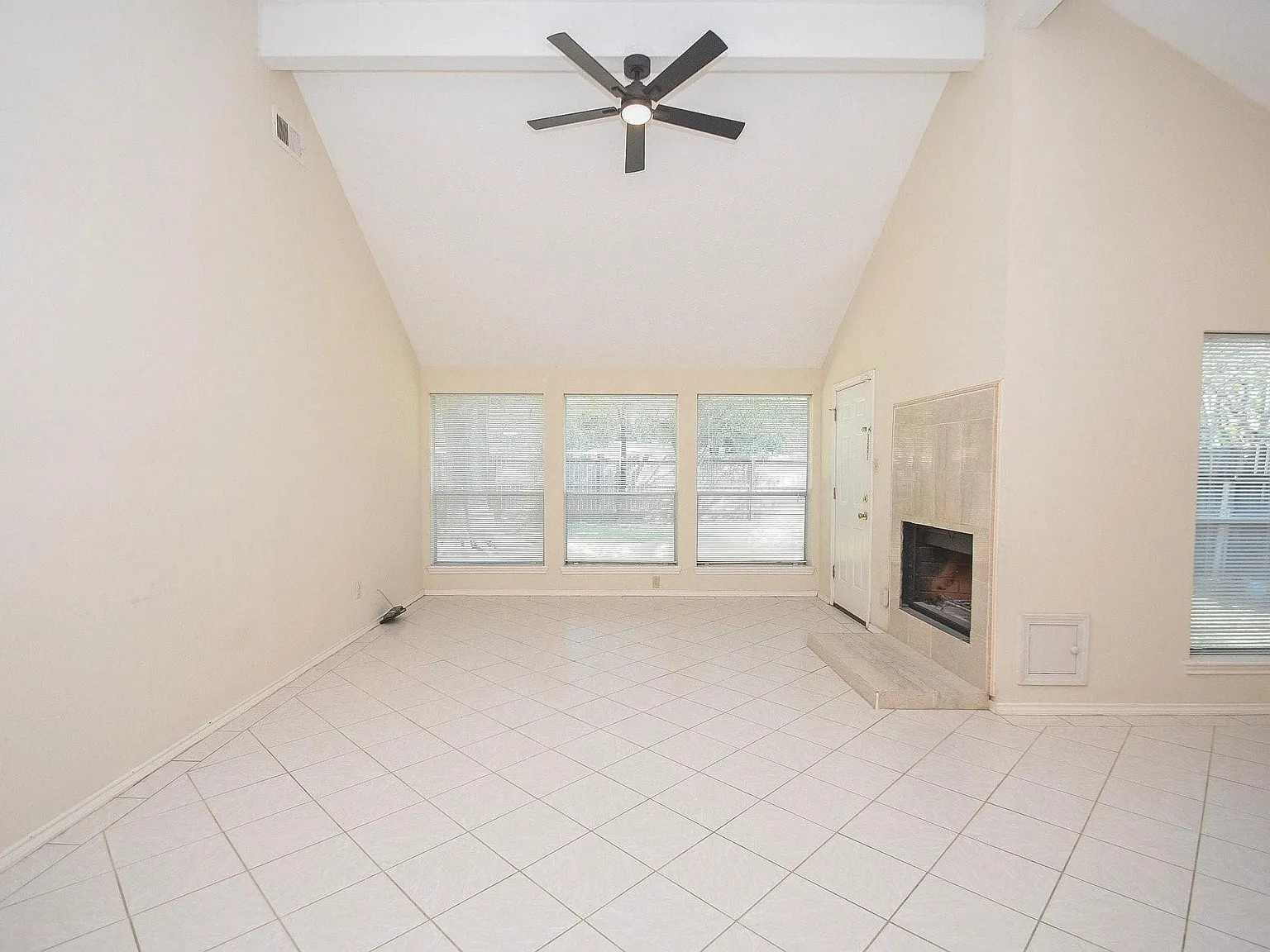 3 bed, 2.0 bath, 1351 sqft, $1,850 — Photo 3