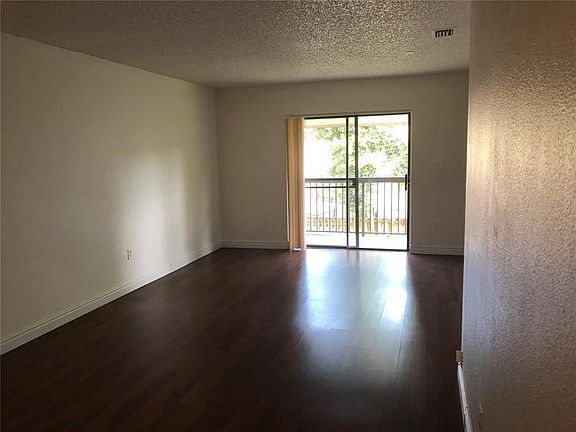 3rd image of 6001 Shakerwood Cir