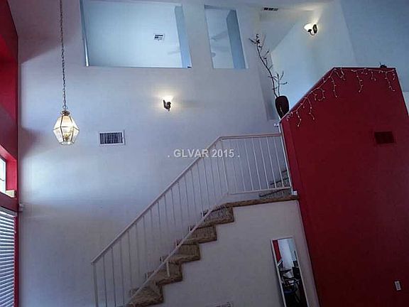 5th image of 905 Washington Oaks St