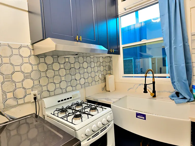 fully upgraded kitchen+ all-in-one laundry machine