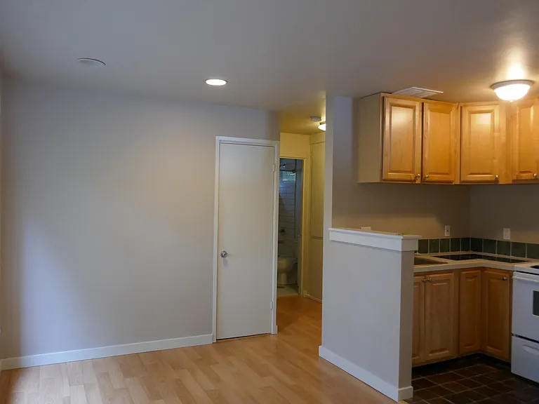 224 14th Ave E #12 — Photo 3