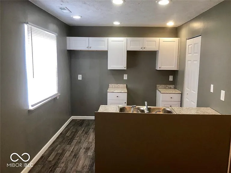 47 Port Sylvia Dr — Photo 3