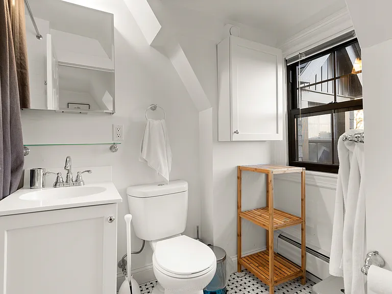 124 Commonwealth Ave #4 — Photo 4